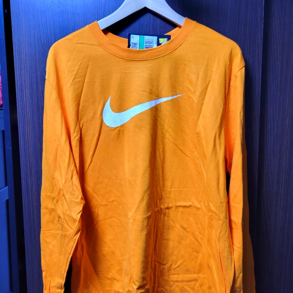 NWOT Long sleeve Nike shirt